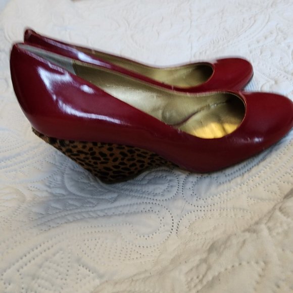 LKNW new never worn Poetic Licence red patent upper leopard calf hair wedge 8.5 - Picture 2 of 7